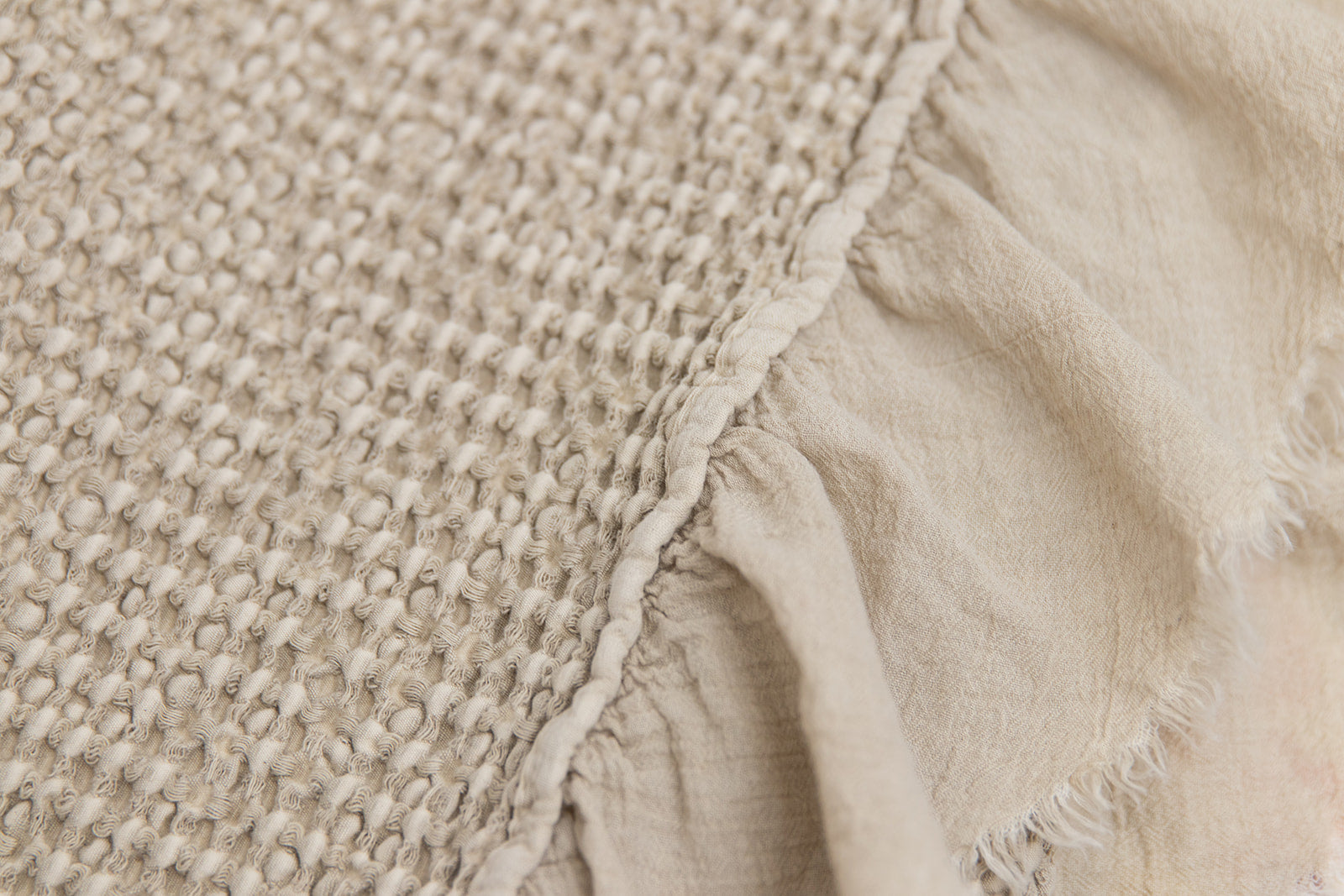 Mia Throw - Image 3