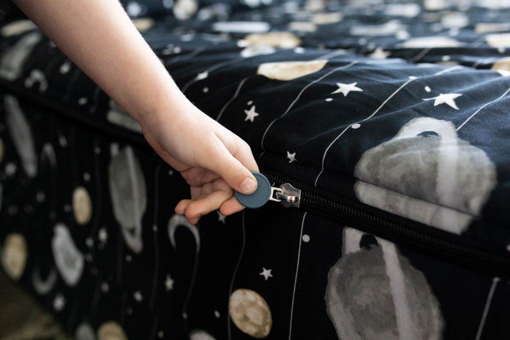 Out Of This World Zipper Bedding - Image 5