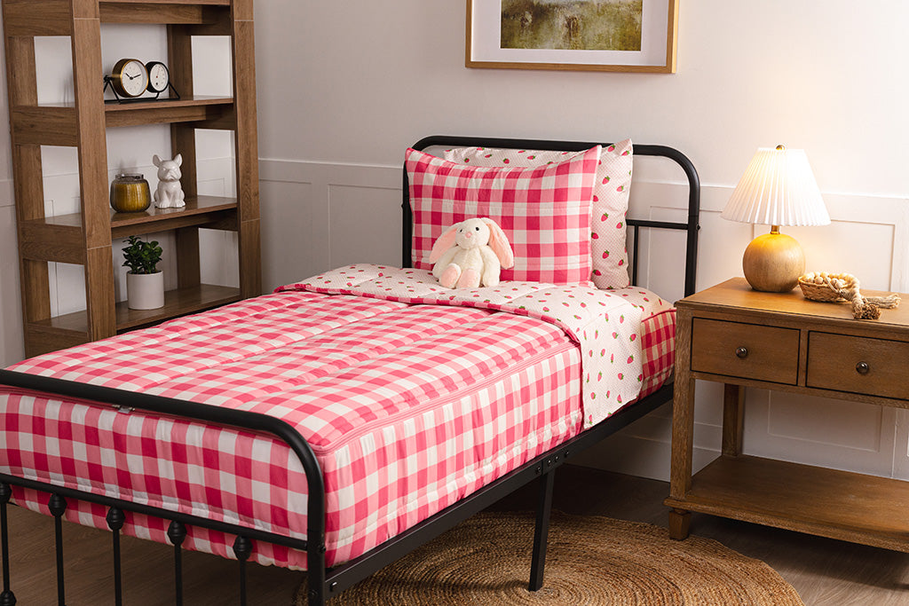 Strawberry Fields Zipper Bedding