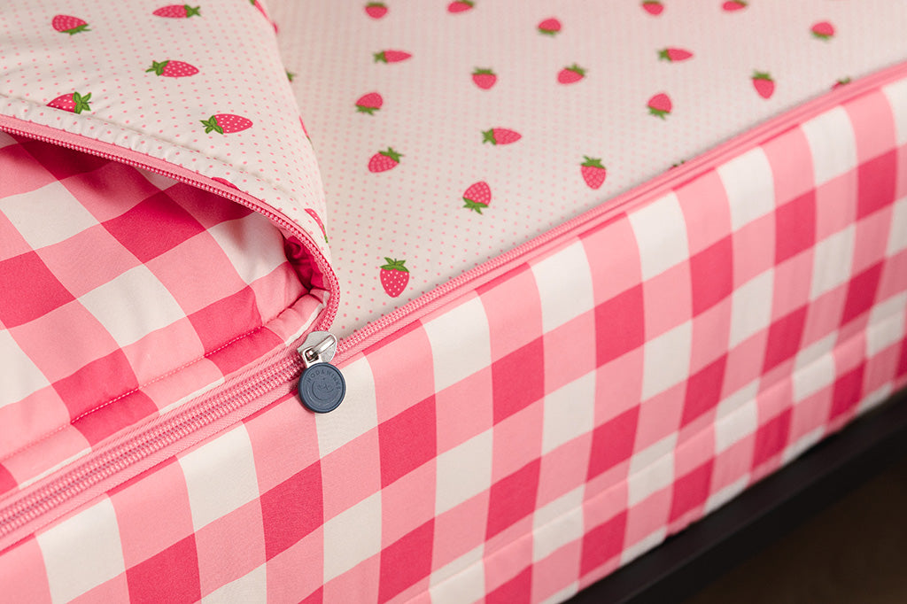 Strawberry Fields Zipper Bedding - Image 6